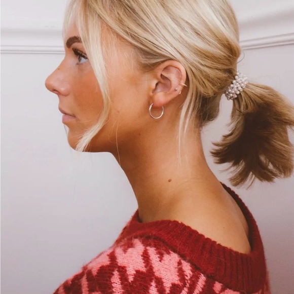 Pearl Ponytail (7708) - Picture 3 of 3